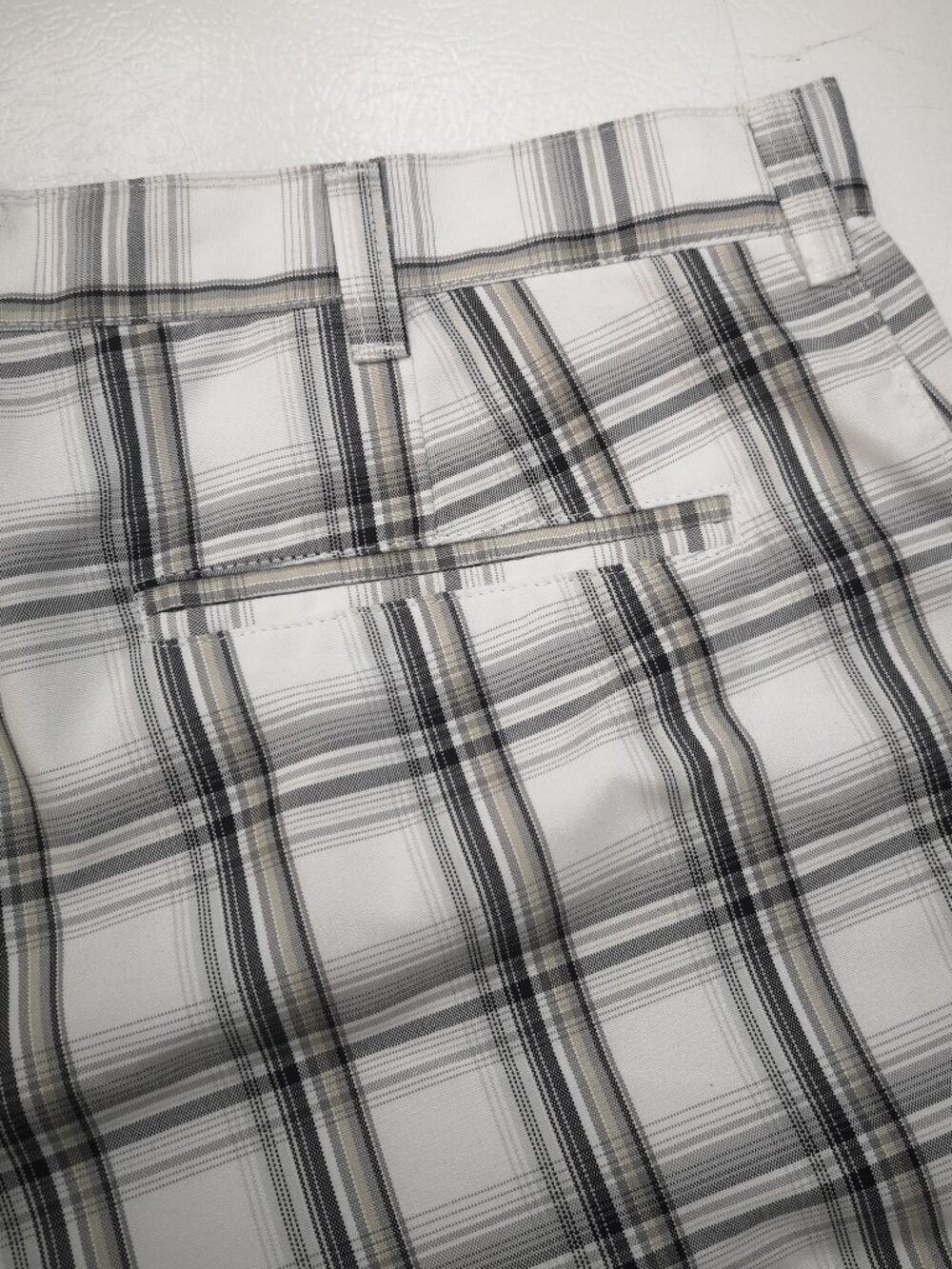 PGA Tour Men's Size 34 White Grey Black Plaid Flat Front Golf Shorts - Picture 10 of 13
